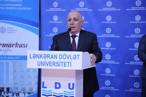 LDU-da “Gələcəyə Açılan Qapı” adlı Məzun yarmarkası keçirilib