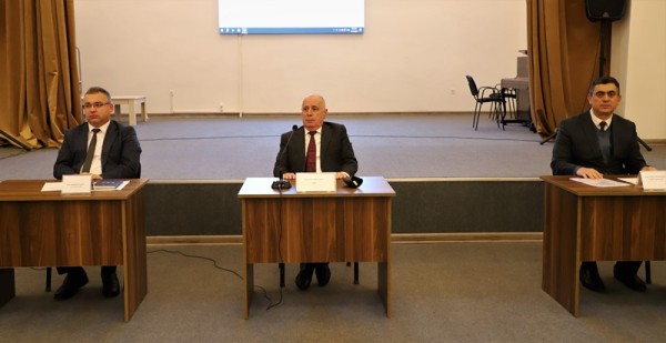 Elmi şurada imtahan sessiyasına hazırlığın vəziyyəti müzakirə olunub