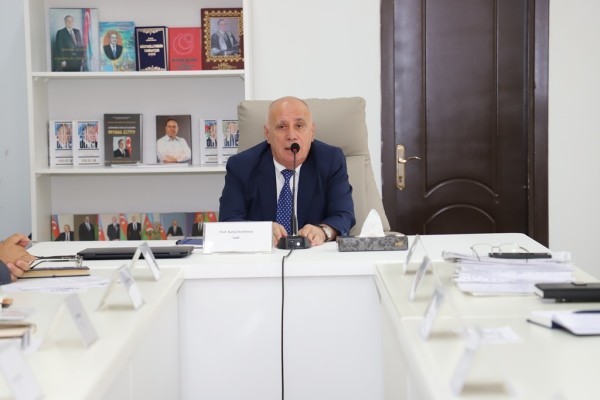 LDU-nun Elmi şurası yeni tədris ilində ilk iclasını keçirib